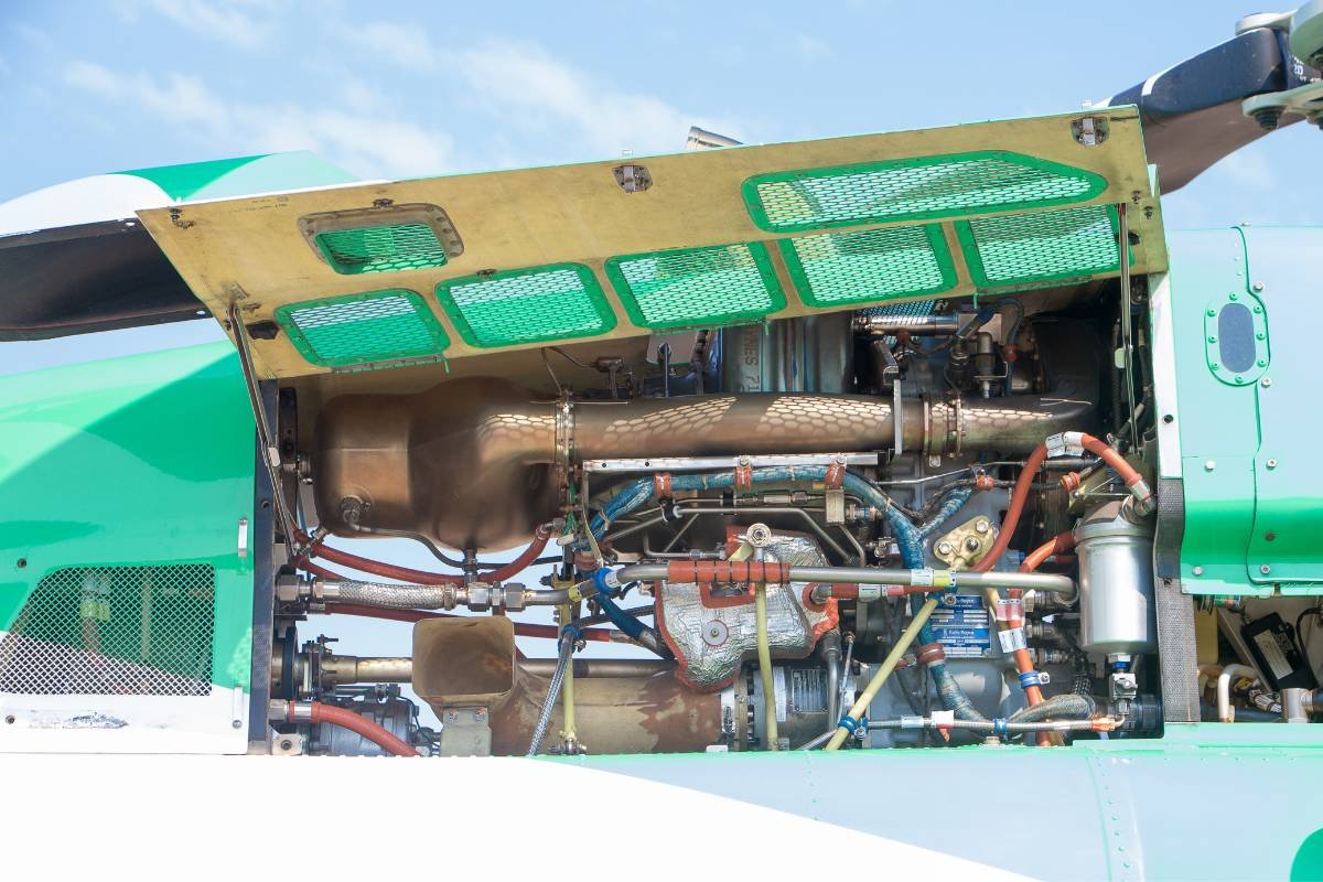 Paths to becoming an aircraft mechanic